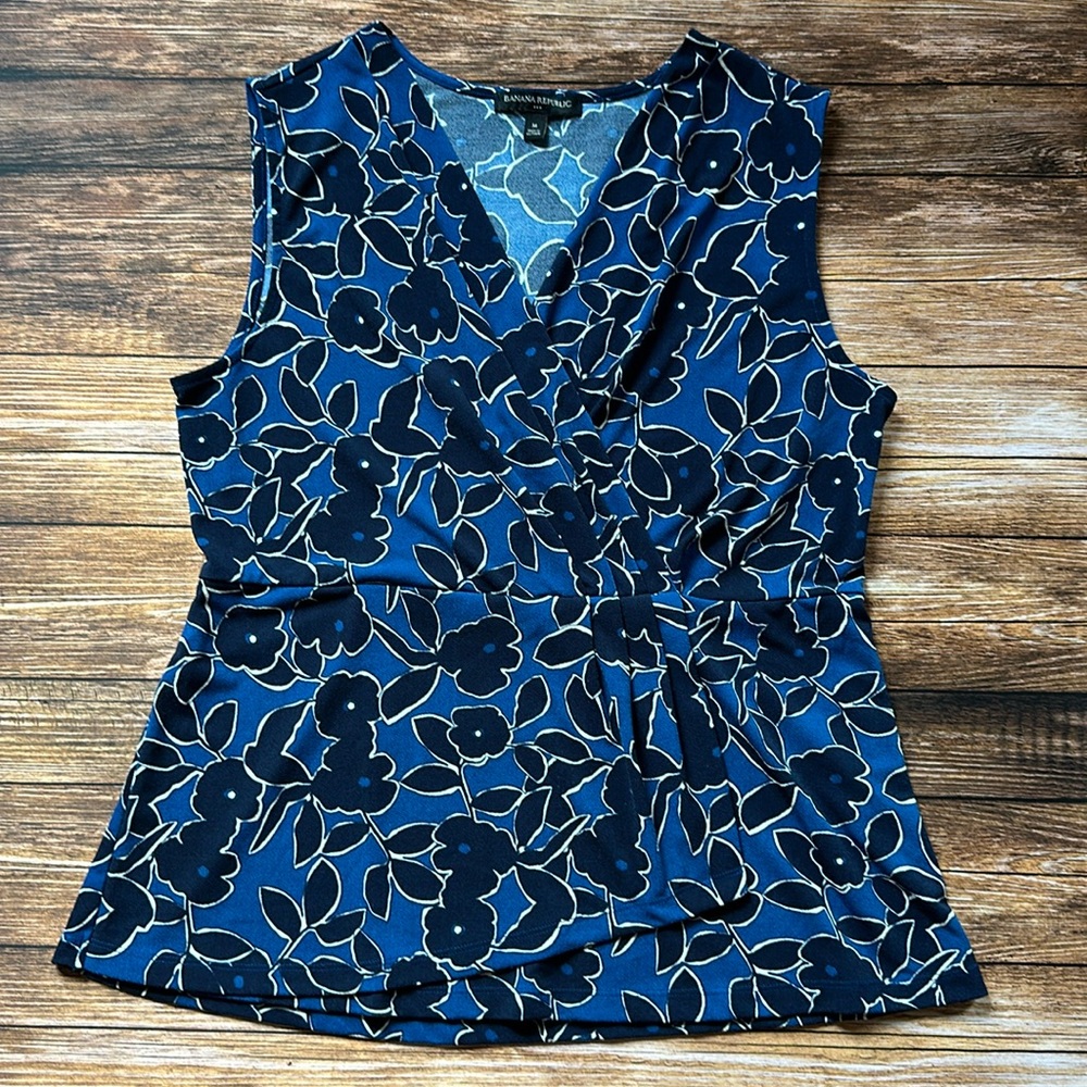 **SOLD** Banana Republic Top - SZ M